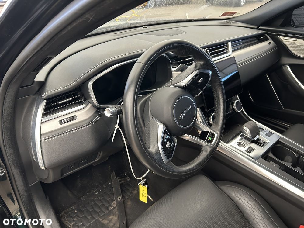 Jaguar XF 2.0 P300 AWD R-Dynamic SE - 16