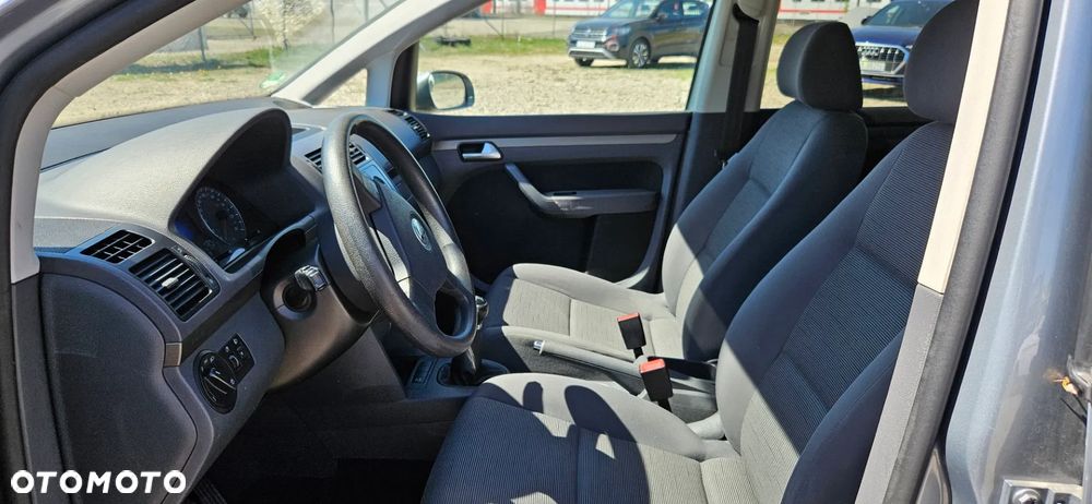 Volkswagen Touran - 18