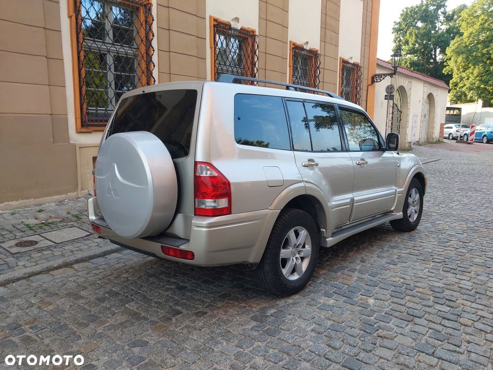 Mitsubishi Pajero - 4