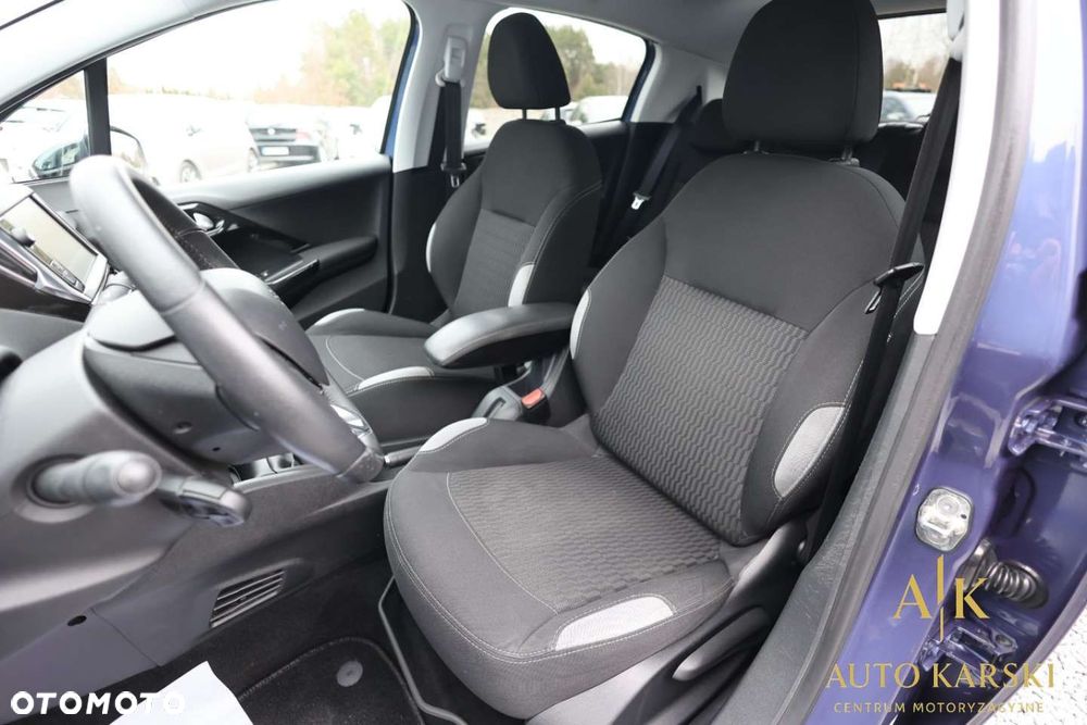 Peugeot 208 - 40
