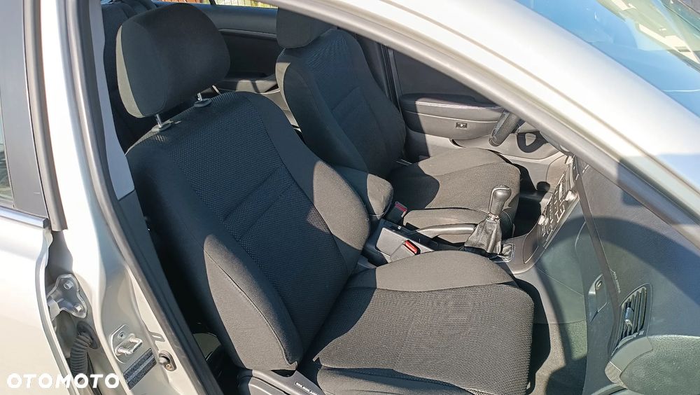 Toyota Avensis 2.0 D-4D - 6