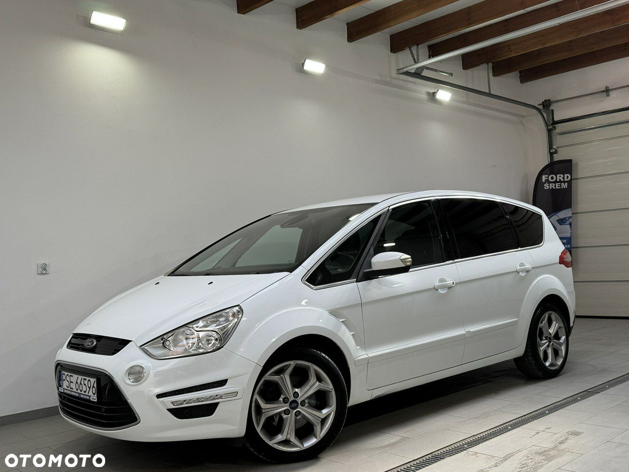 Ford S-Max - 11