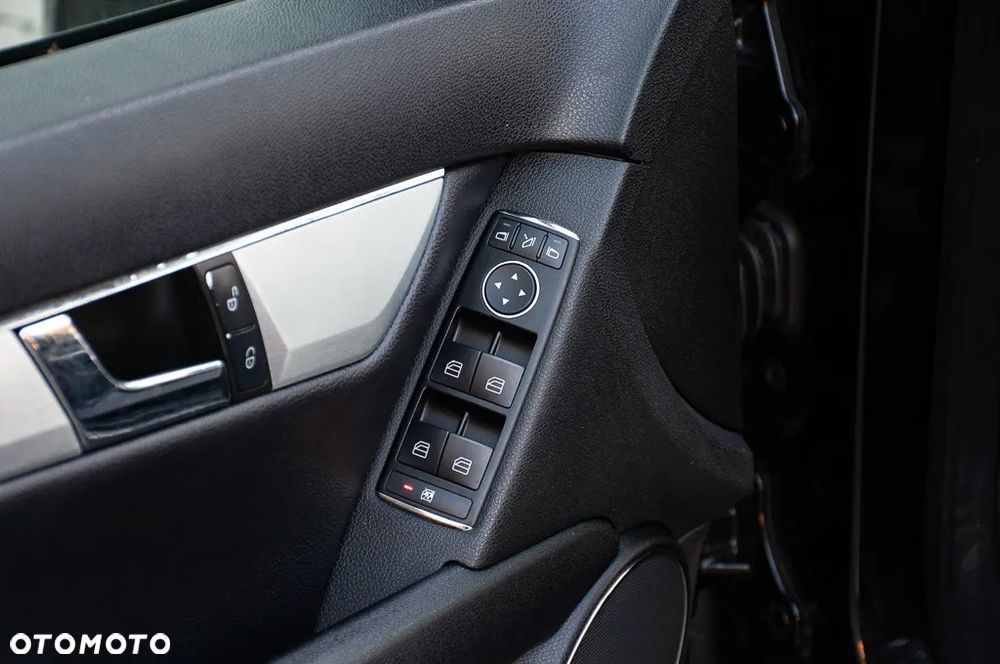 Mercedes-Benz Klasa C 180 T Kompressor BlueEFFICIENCY Avantgarde - 19