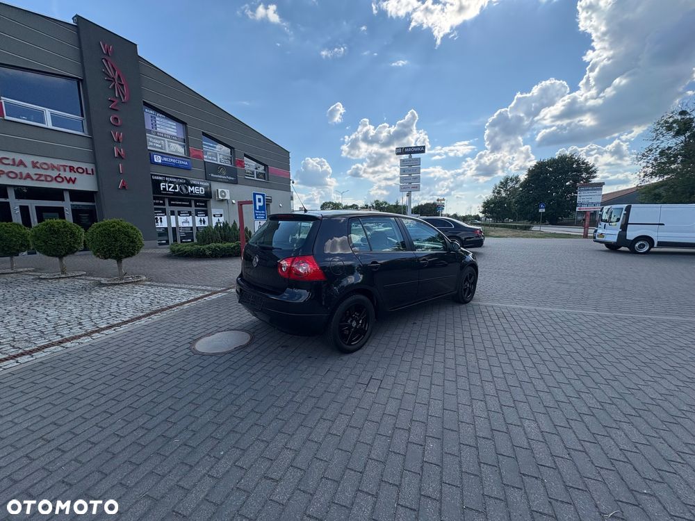 Volkswagen Golf 1.6 FSI Trendline - 4