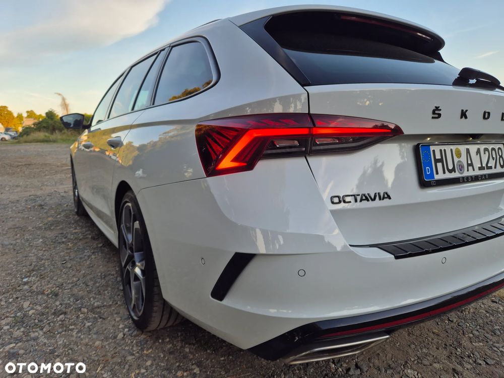 Skoda Octavia Combi 2.0 TDI DSG RS - 11