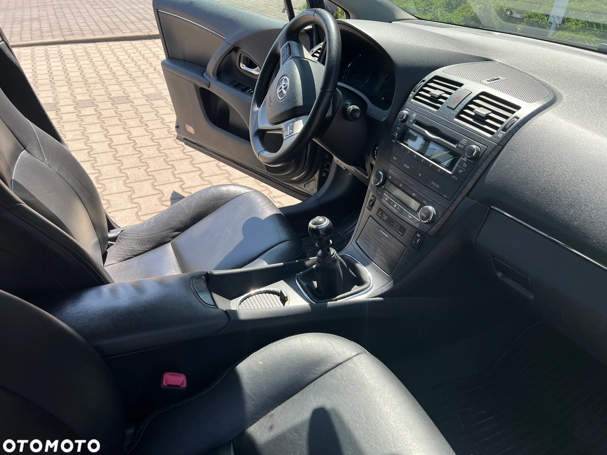 Toyota Avensis 1.8 Sol - 13