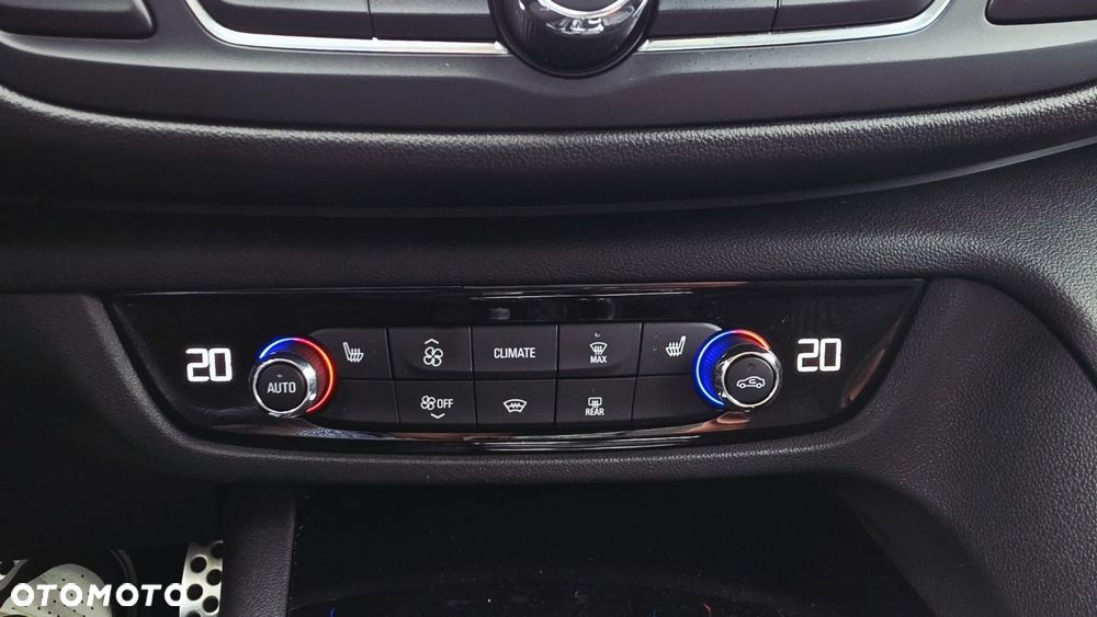 Opel Insignia - 18