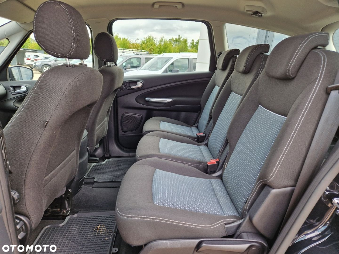 Ford S-Max - 8