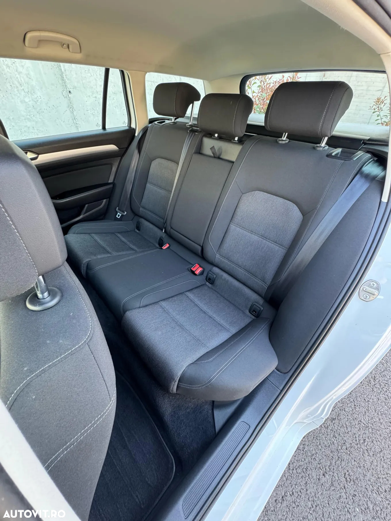 Volkswagen Passat Variant 1.6 TDI SCR DSG Business - 19