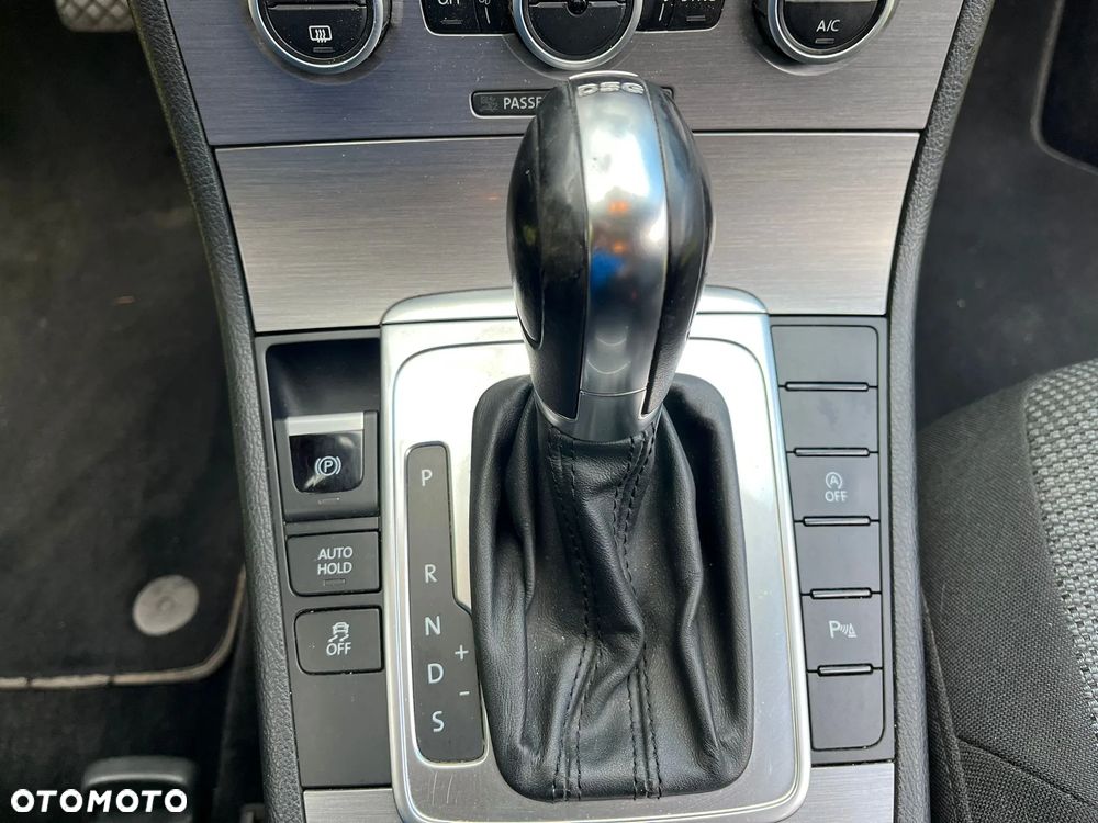 Volkswagen Passat 2.0 TDI DSG BlueMotion Technology Comfortline - 19