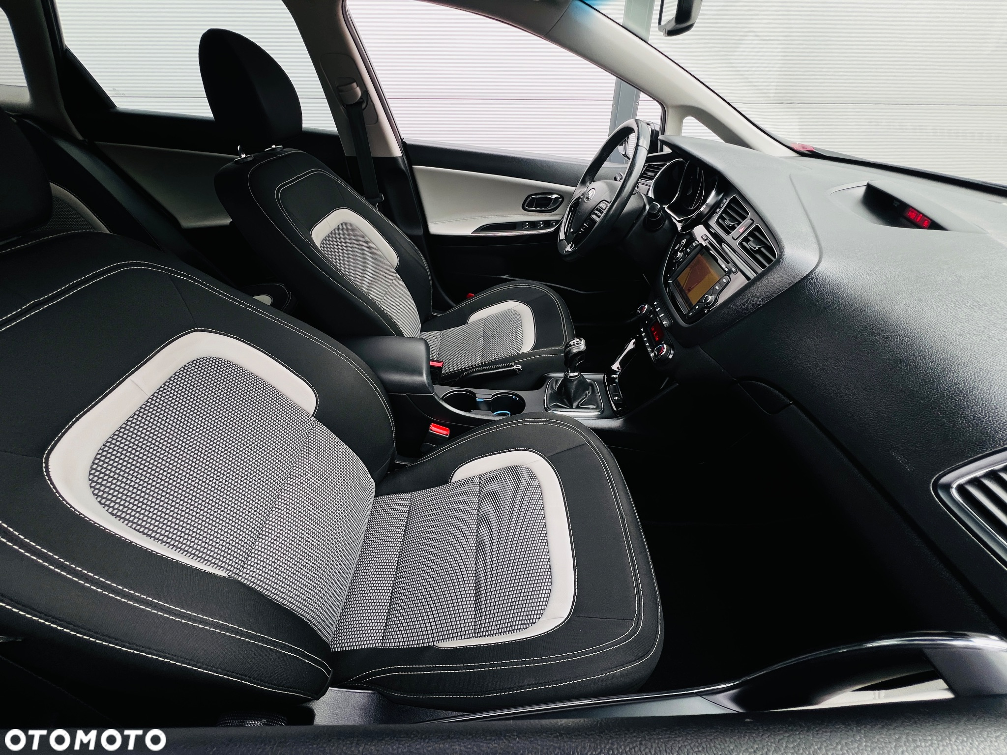 Kia Ceed 1.6 CRDi 128 ISG SW Platinum Edition - 15