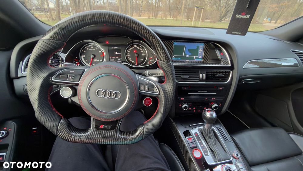 Audi RS4 Avant - 14