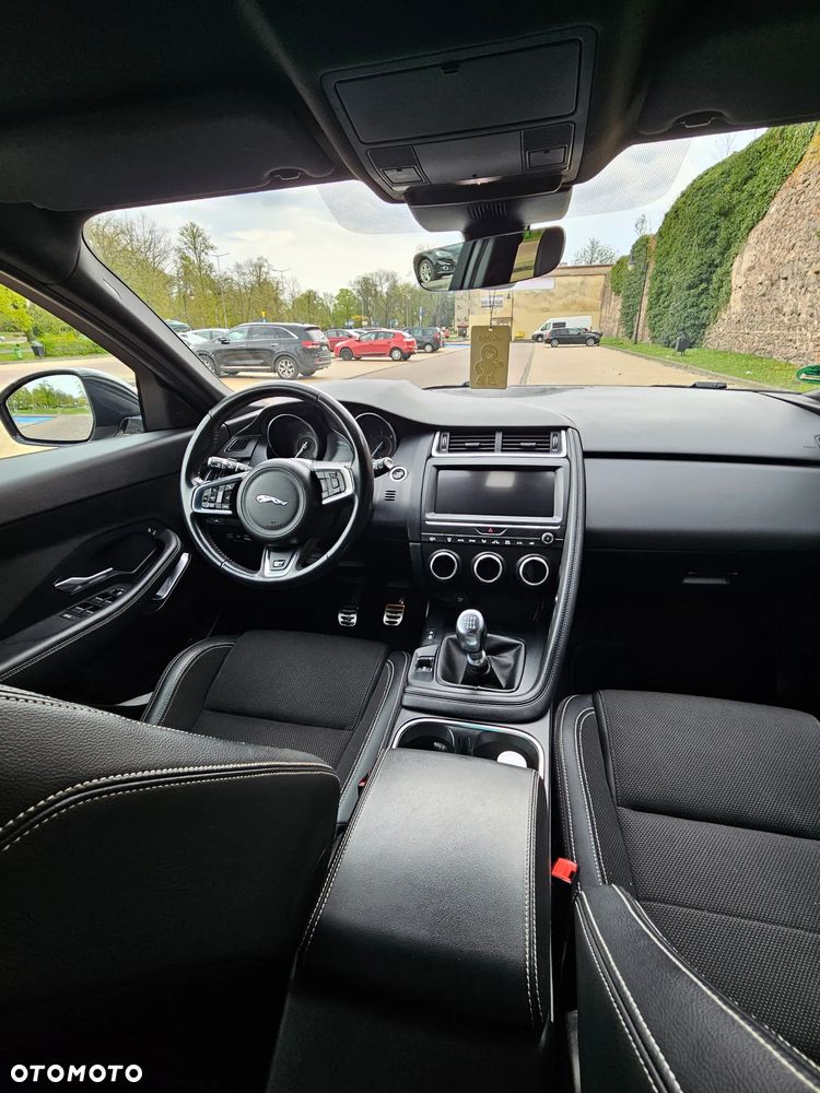 Jaguar E-Pace D150 R-Dynamic - 33