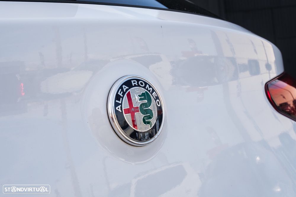 Alfa Romeo Stelvio 2.2 D Veloce Ti Q4 AT8 - 10