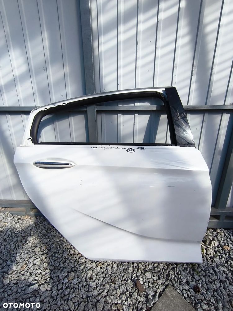 OPEL INSIGNIA B SEDAN/HB DRZWI TYLNE PRAWE KOMPLETNE POZNAŃ GIEŁDA