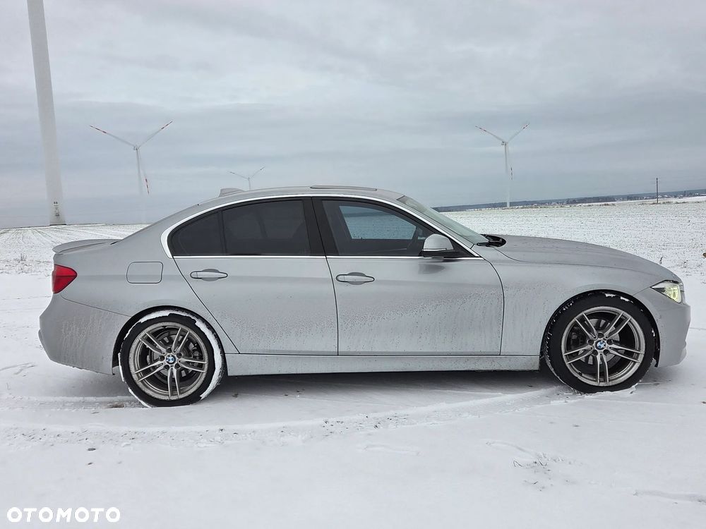 BMW Seria 3 320i xDrive - 4
