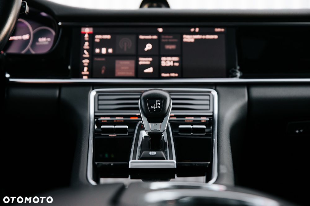Porsche Panamera 4S - 16