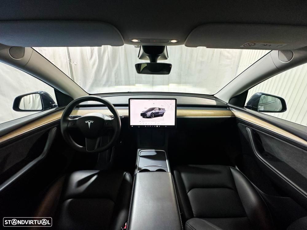 Tesla Model Y Long Range Dual Motor AWD - 11