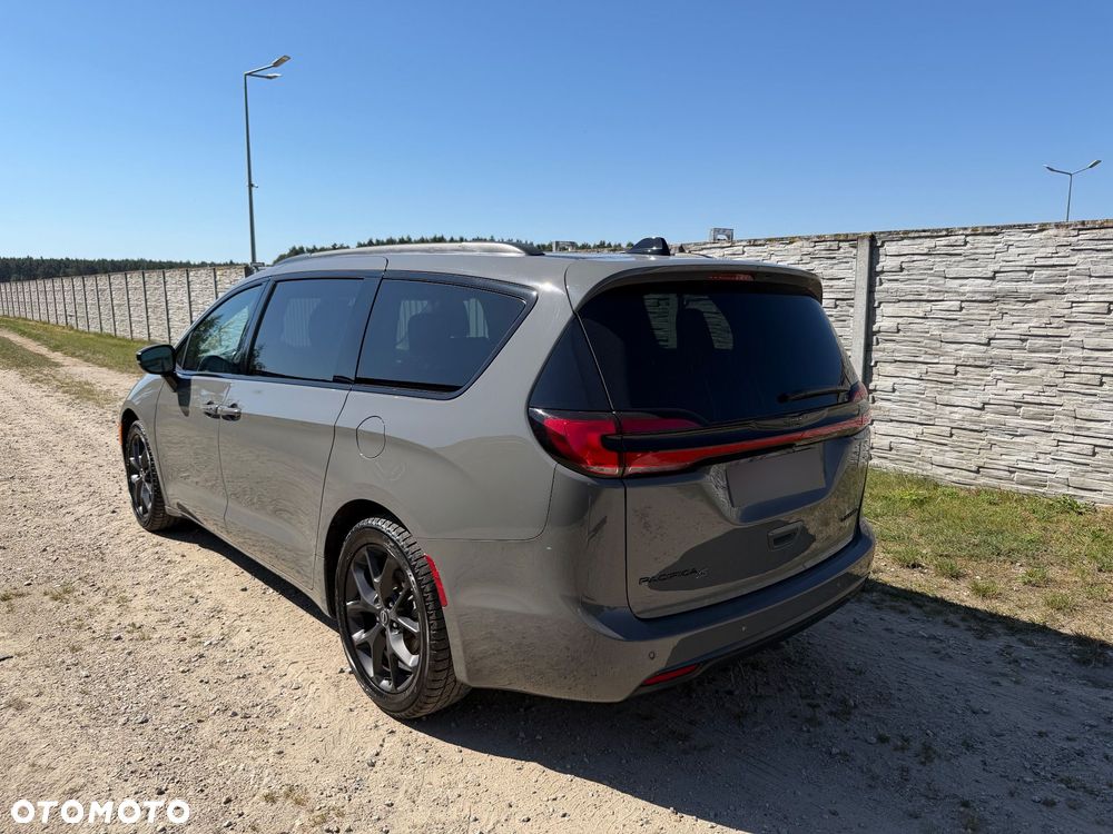 Chrysler Pacifica - 8