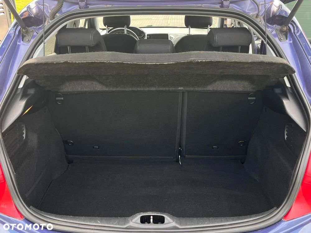 Peugeot 208 - 18