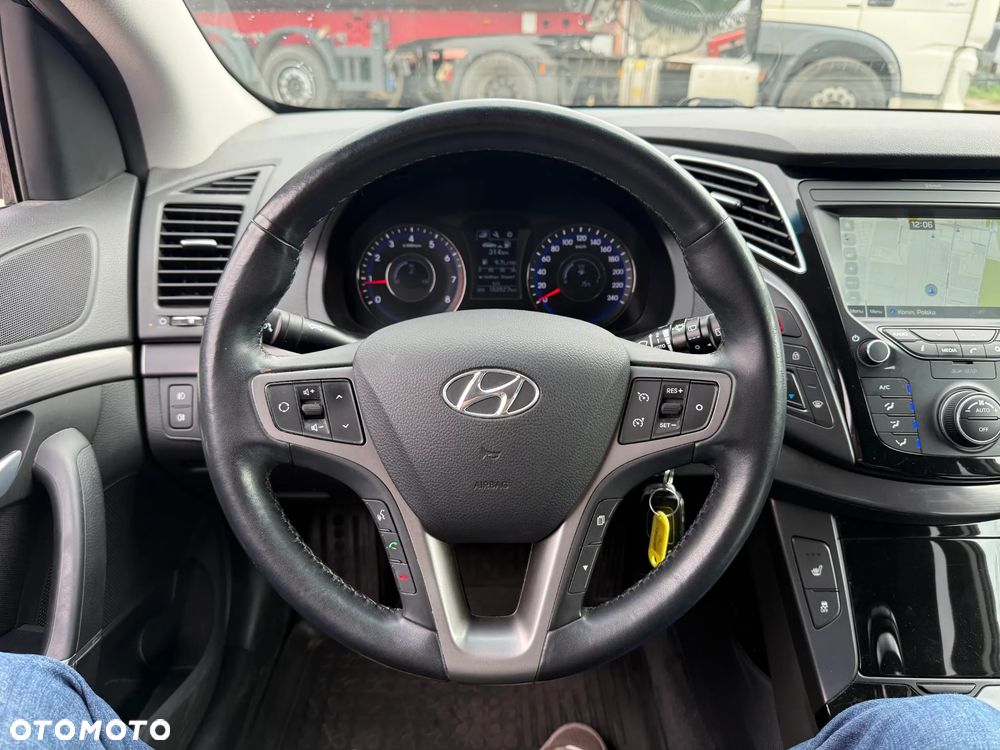 Hyundai i40 Kombi blue 1.6 Family+ - 13