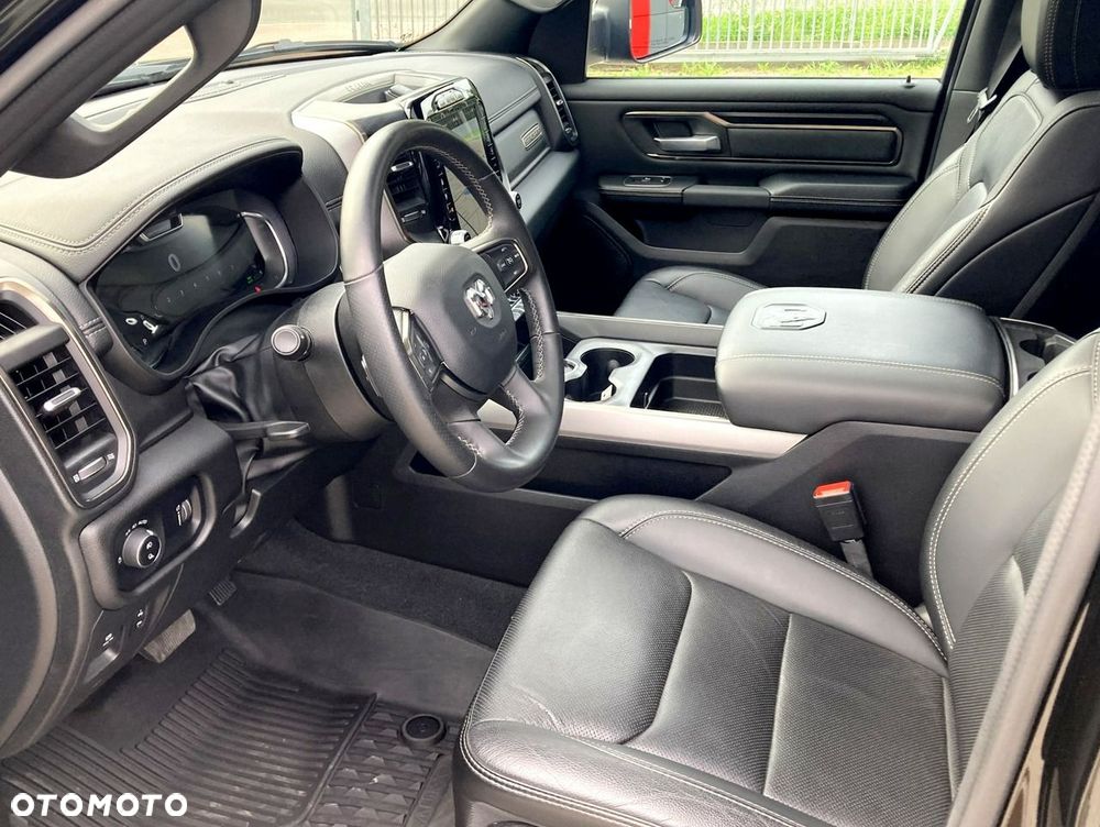 RAM 1500 Crew Cab Sport - 12
