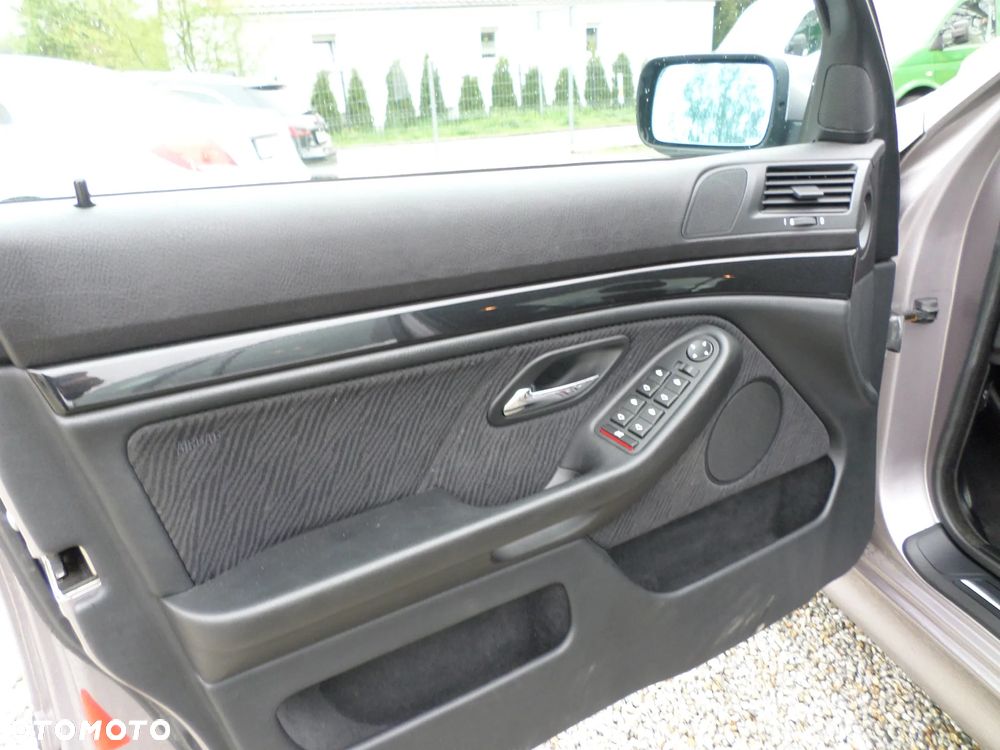 BMW Seria 5 - 32