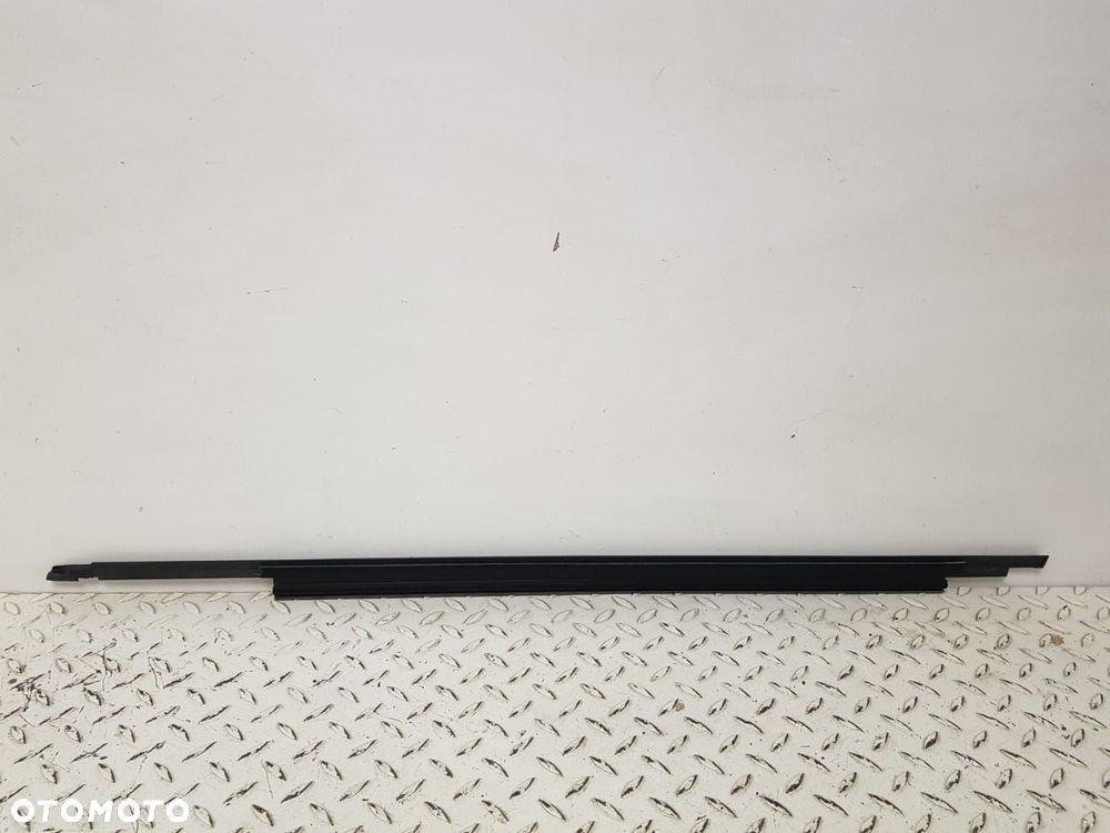 FABRYCZNIE NOWA ORYGINALNA LISTWA ZGARNIAJĄCA SZYBY DRZWI PRZEDNIA PRAWA AUDI Q3 I 1 11-18 8U0837478 - 3