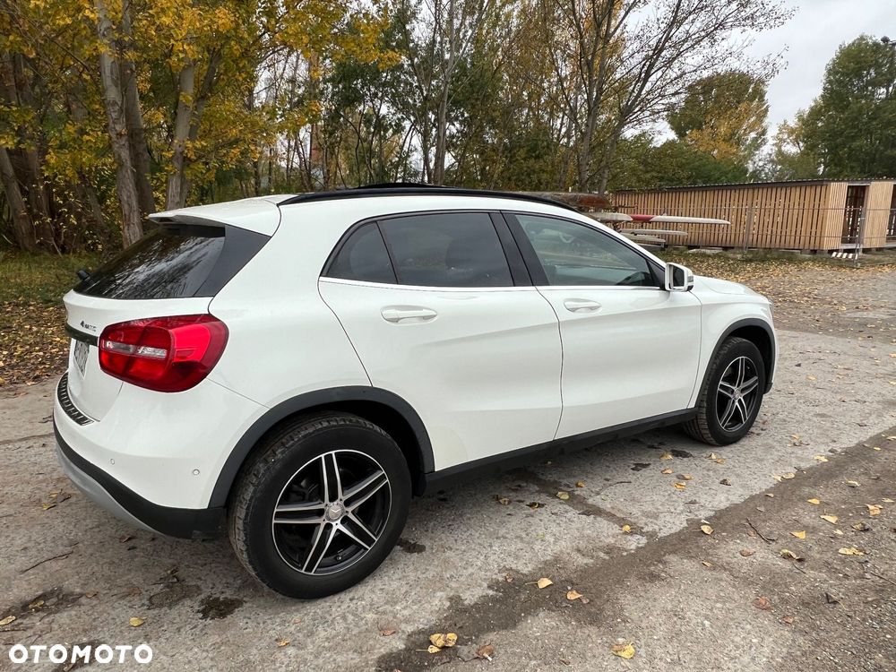 Mercedes-Benz GLA - 11