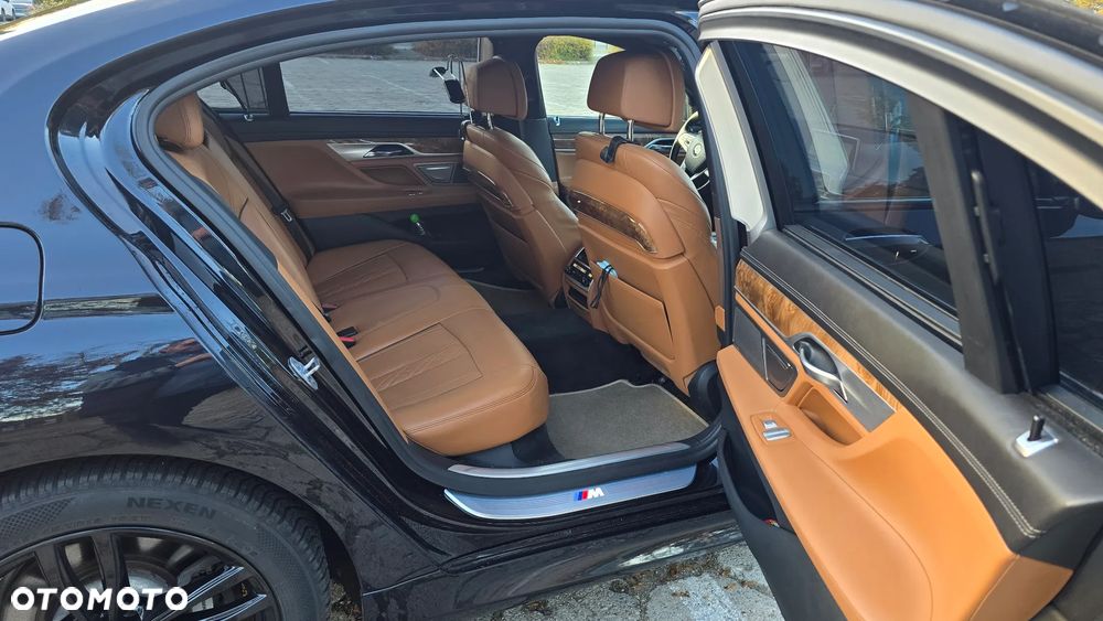 BMW Seria 7 740Li xDrive - 11