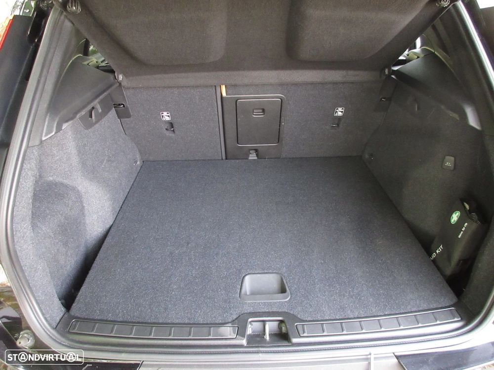 Volvo XC 40 2.0 D3 Momentum Plus Geartronic - 19