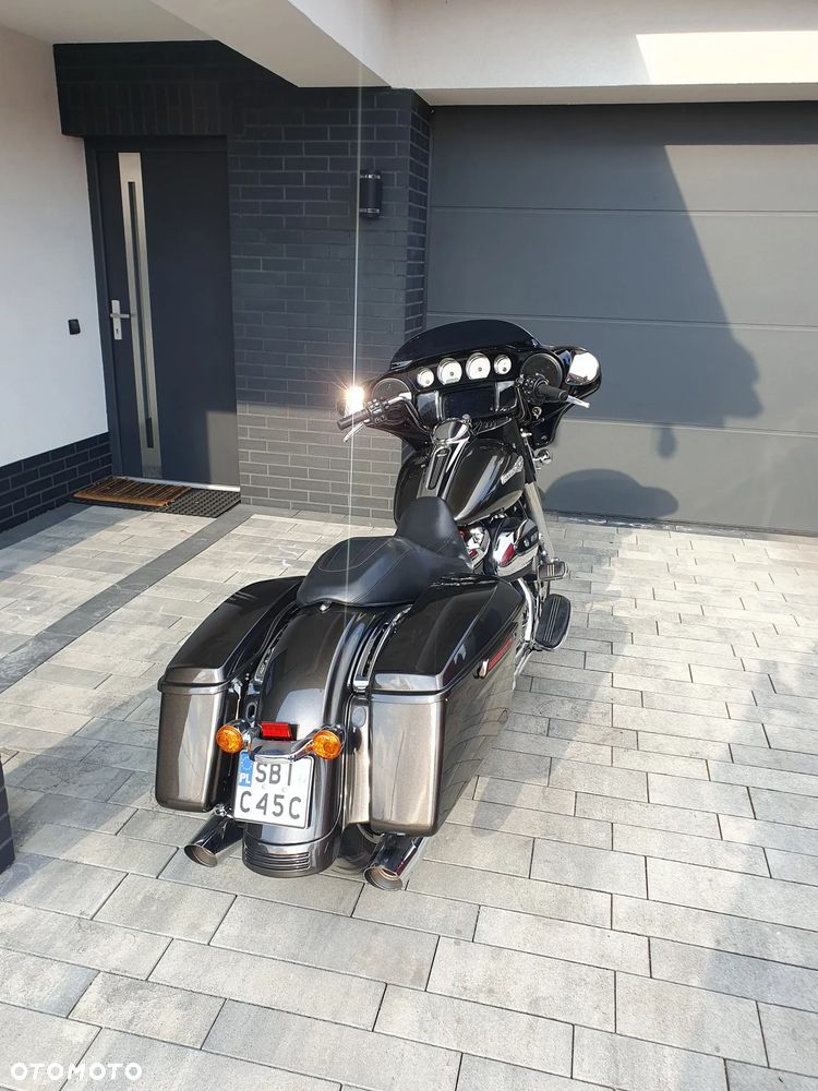 Harley-Davidson Touring Street Glide - 2