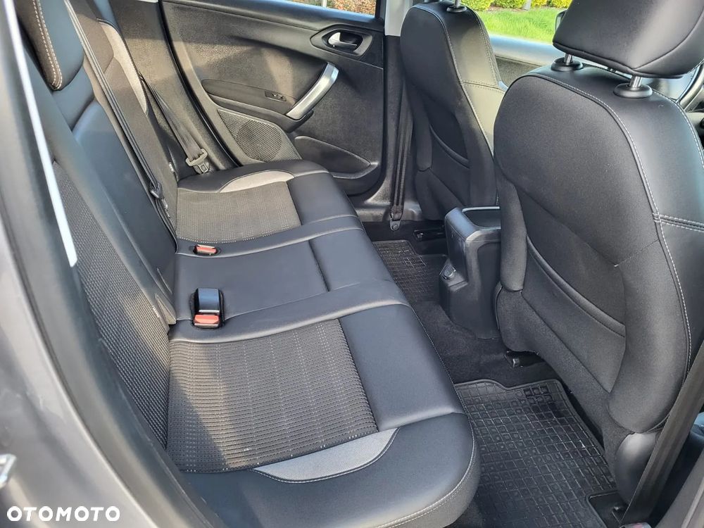 Peugeot 2008 1.2 Pure Tech Allure S&S - 13