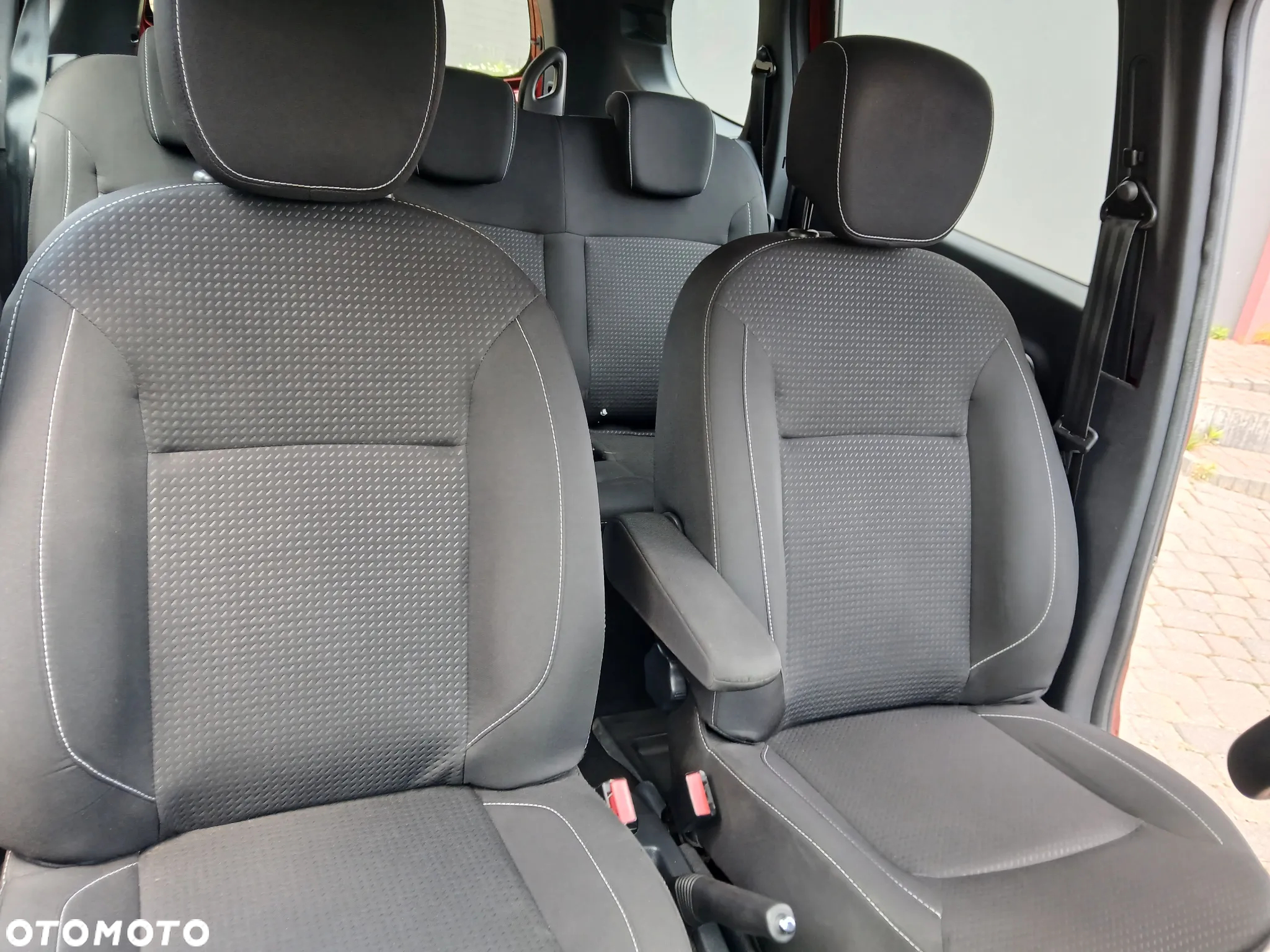 Dacia Lodgy TCe 100 GPF Comfort - 26
