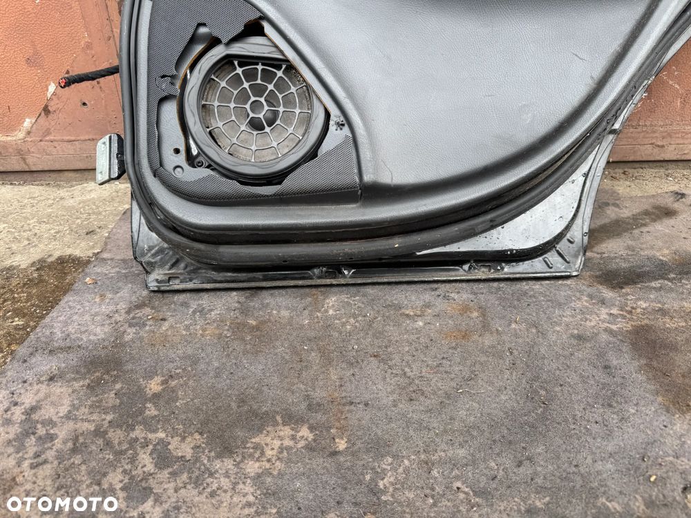 Drzwi prawe Mercedes C-Klasa W203 prawy tył tylne kolor 197 OE - 5