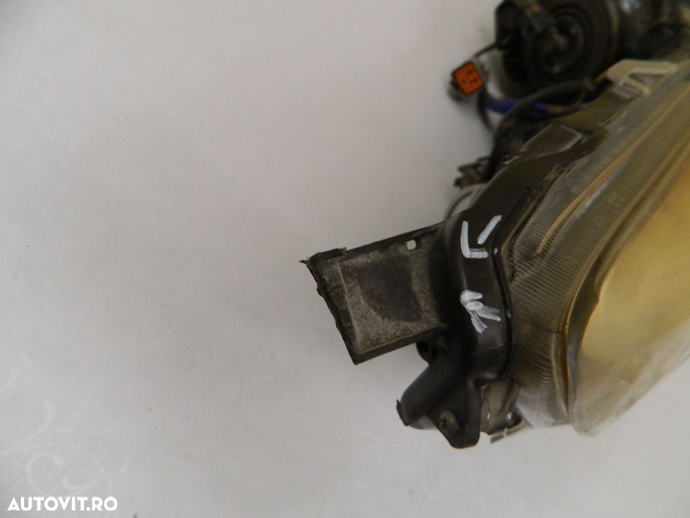 Far dreapta Subaru Outback facelift xenon,  2012, 2013, 2014. - 7