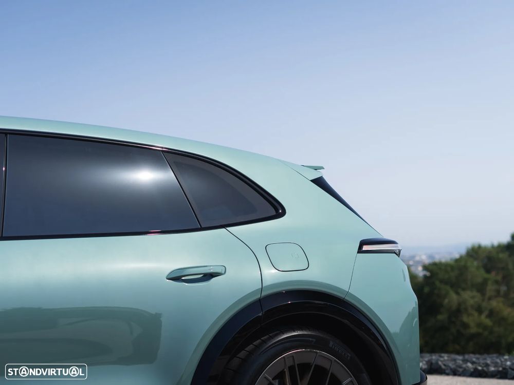 Porsche Cayenne Electric Turbo - 37