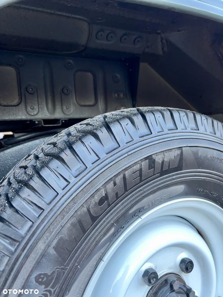 Land Rover Defender 2.2 TD4 SE - 23