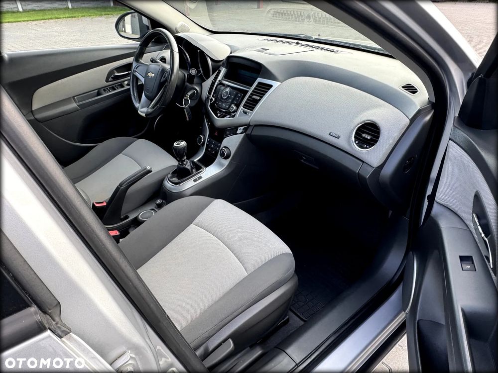 Chevrolet Cruze 1.6 Base - 21