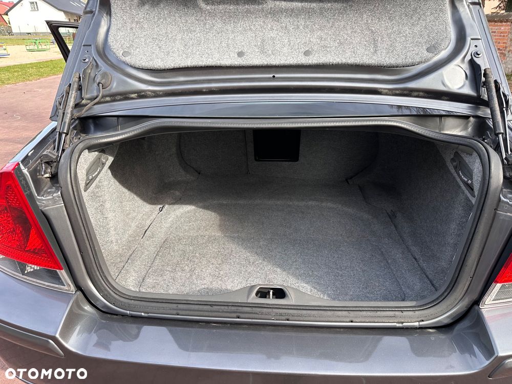 Volvo S60 2.4D Momentum - 25