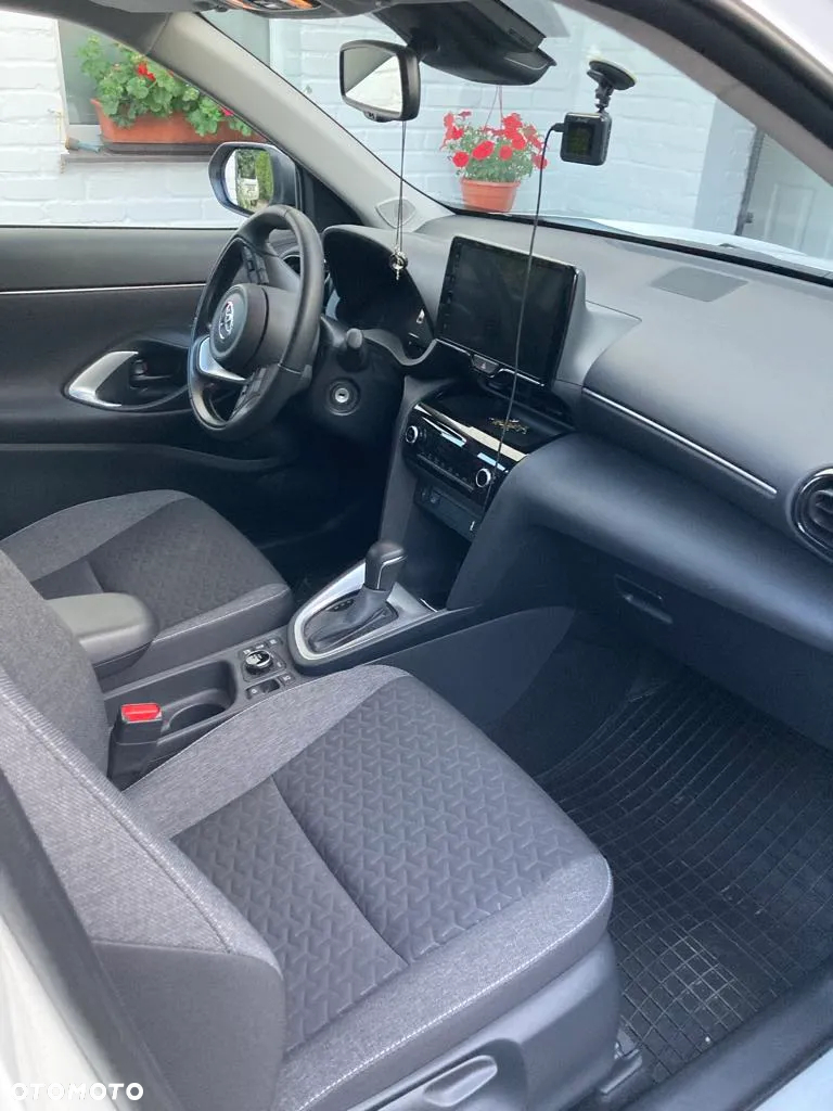 Toyota Yaris Cross Hybrid 1.5 Comfort 4x4 - 12