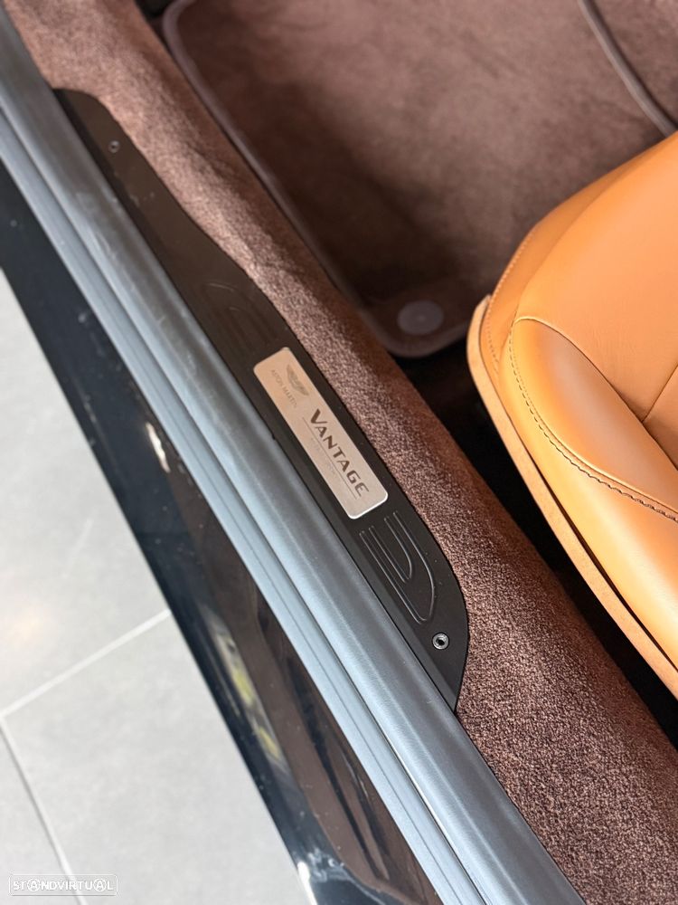 Aston Martin Vantage Roadster V8 - 29