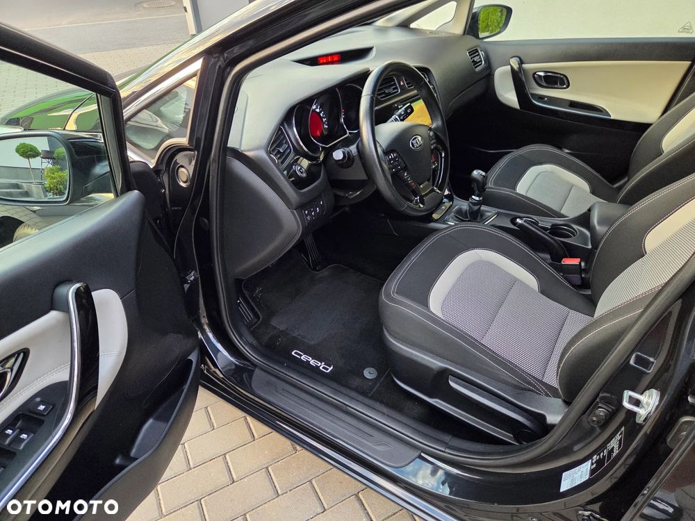 Kia Ceed 1.6 GDI Dream Team Edition - 13