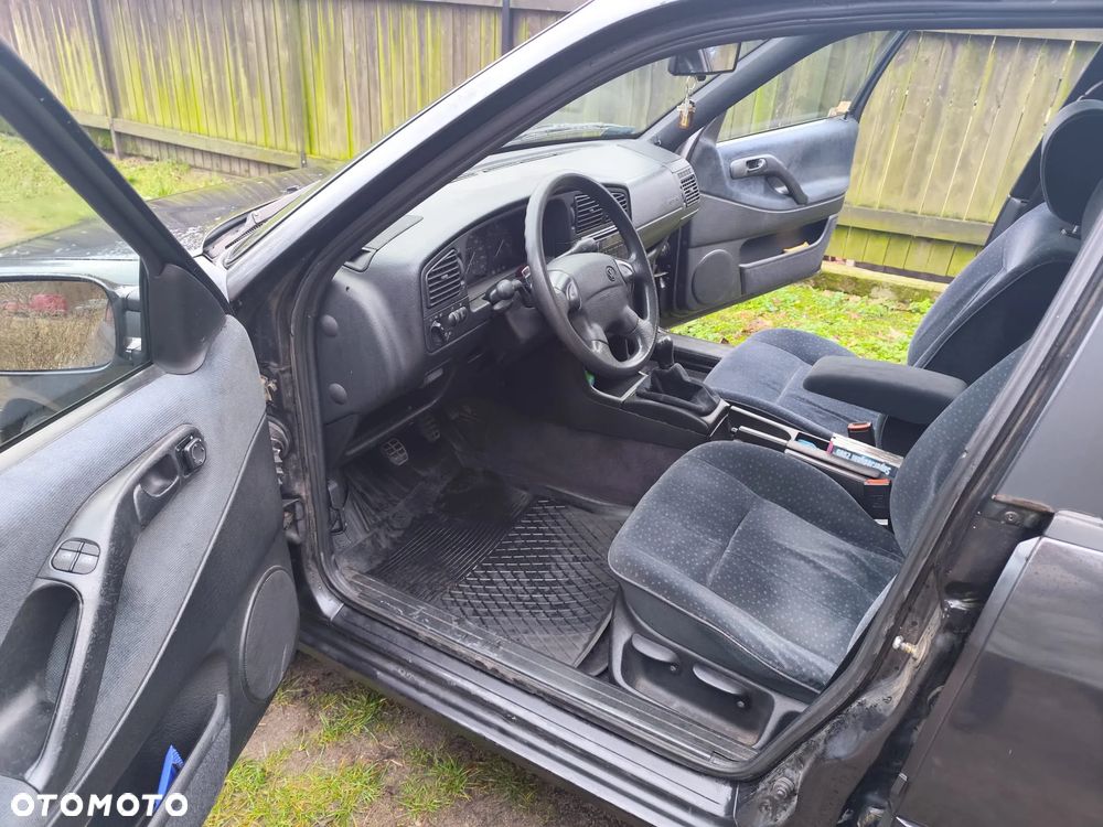 Volkswagen Passat 1.9 TD CL - 5