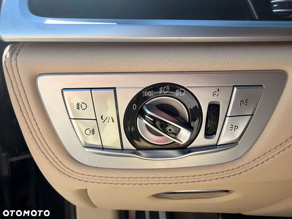 BMW Seria 7 740d xDrive - 31