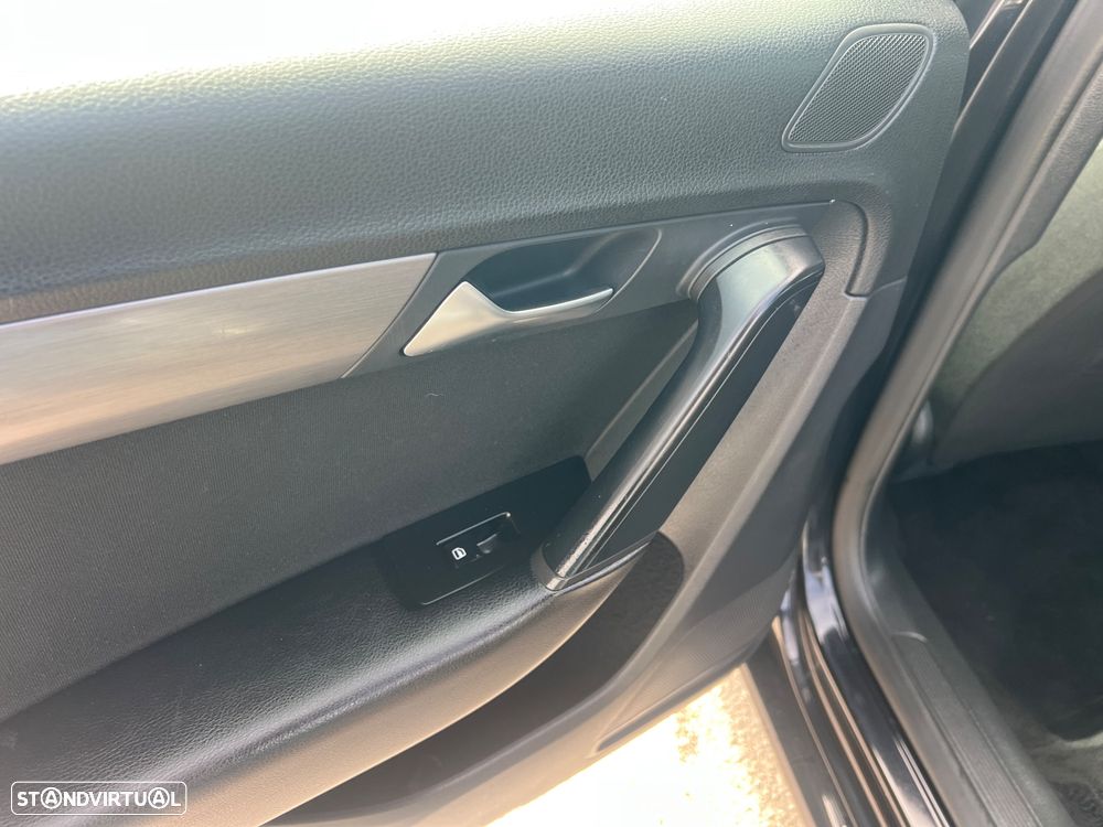 VW Passat 1.6 TDI Confortline - 28
