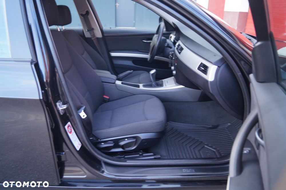 BMW Seria 3 318i Edition Exclusive - 27