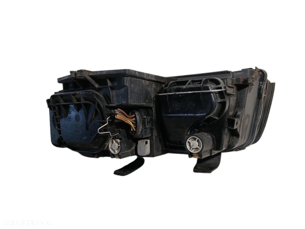 LAMPA PRAWA PRZEDNIA PRZÓD AUDI A4 B6 8E0941004F 89305700 - 4