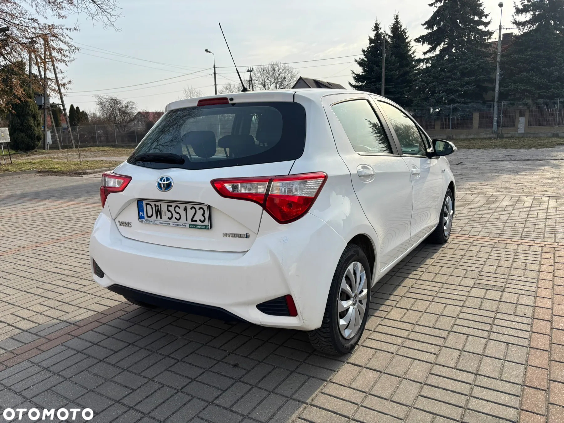 Toyota Yaris Hybrid 100 Premium - 11
