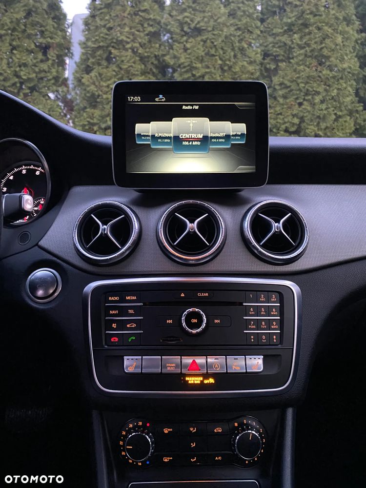 Mercedes-Benz CLA 180 7G-DCT UrbanStyle Edition - 6